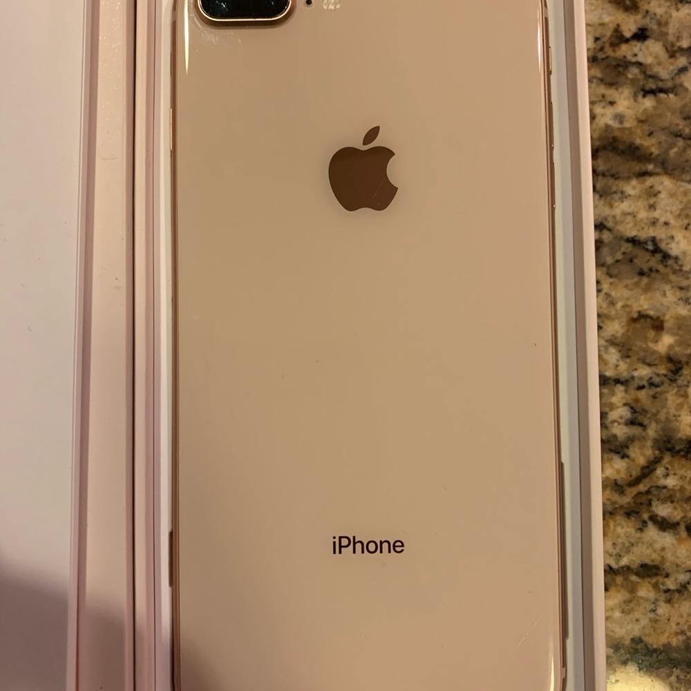 Iphone 8 Plus - image 4
